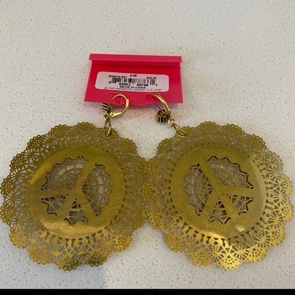 Betsy johnson peace earrings - Picture 3 of 5